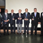 Tügiad Bursa Şubesi'nde 15. yılını dolduran üyelere onur ödülü verildi