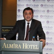 TÜGİAD Bursa Şubesi Başkanı Baran Çelik toplantının açılış konuşmasını yaptı