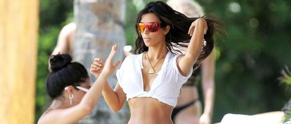 Kim Kardashian Meksika’da Tatil Yapıyor