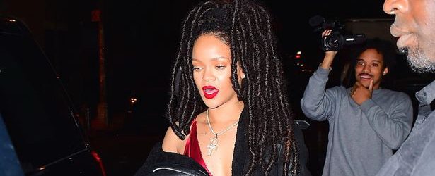 Rihanna’nın yeni stili büyüledi