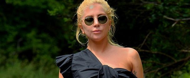 Lady Gaga’nın siyah şıklığı!