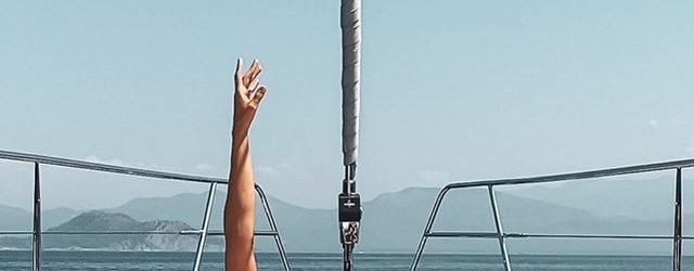 Zeynep Tokuş’tan teknede yoga