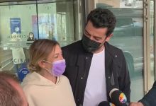 Anne olan Sinem Kobal eşi Kenan İmirzalıoğlu ile hastaneden çıktı